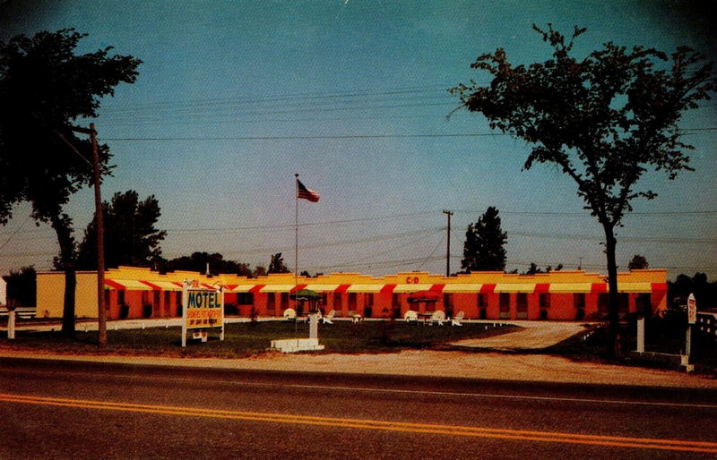 Tiki Motel (Motel Tiki, C & D Motel) - Vintage Postcard (newer photo)